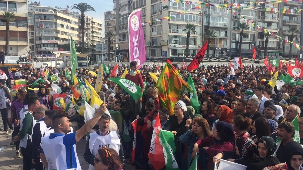 İzmirdeki Nevruz Kutlamasında Pkk Propagandasına 16 Gözaltı