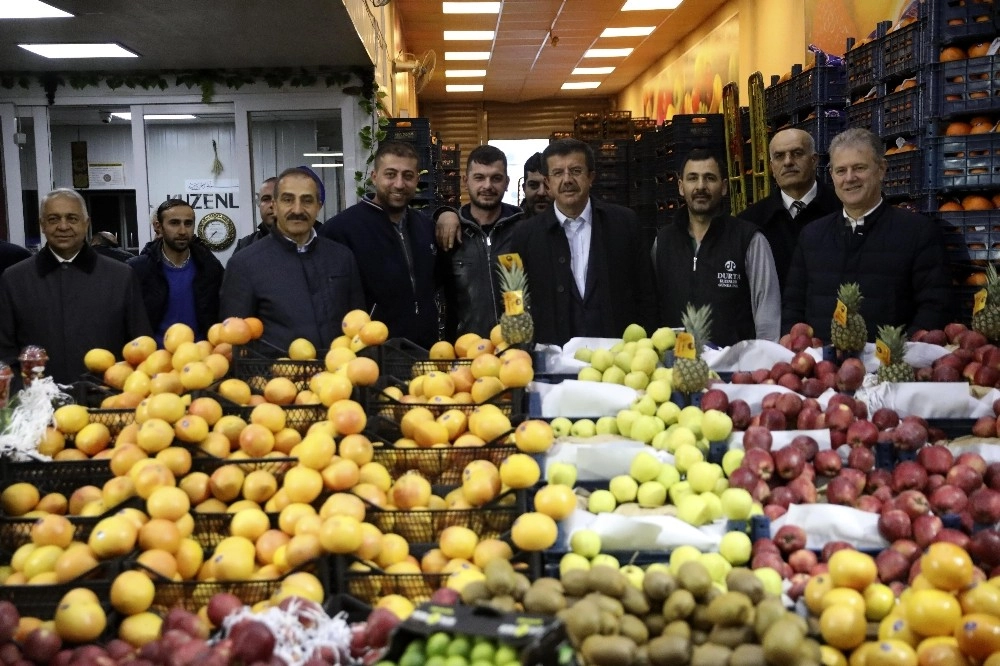 Zeybekci, Gün Doğumunda Sebze Halinde