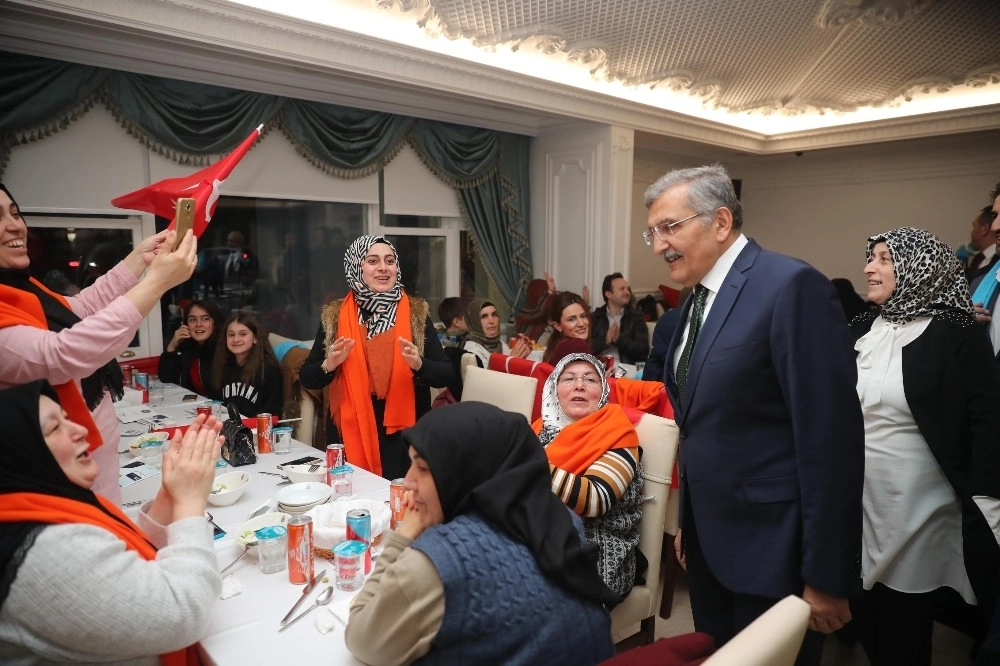 Beykoz Adayı Murat Aydına Bin Kişilik Meşaleli Karşılama