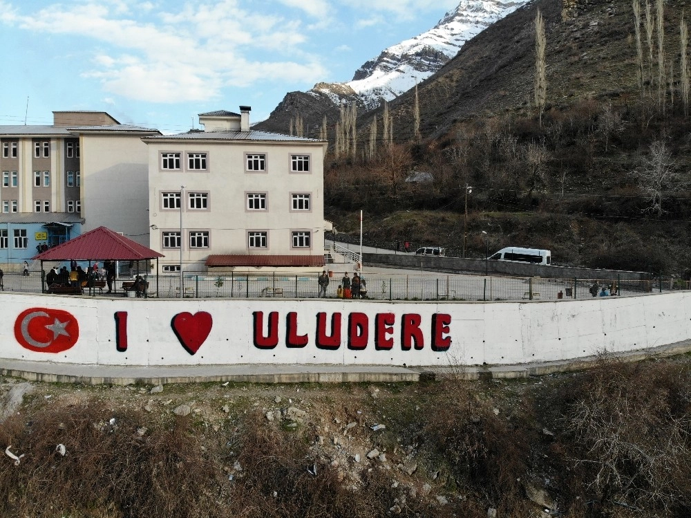 Terör Bitti, Kayyum Yatırımları İle Uluderenin Yüzü Güldü