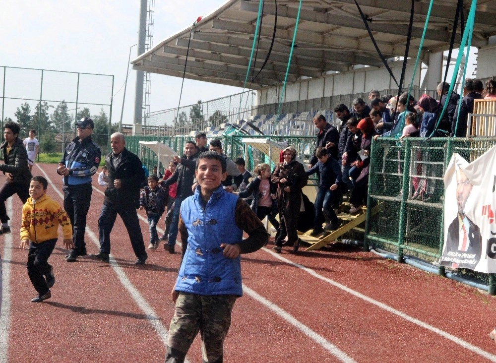 Son Bisikletleri Almak İçin Tribünden Atladılar