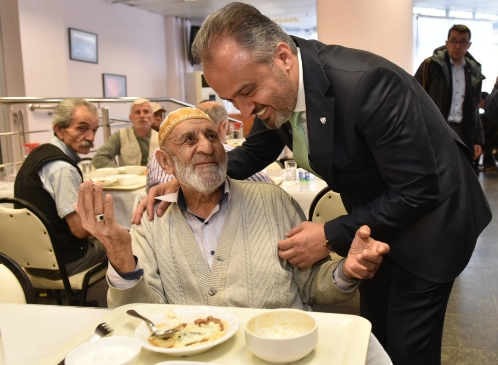 Huzurevinin Asırlık Çınarına Doğum Günü