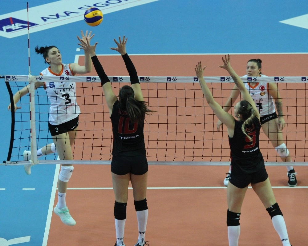 Axa Sigorta Kupa Volleyde İlk Finalist Eczacıbaşı Vitra