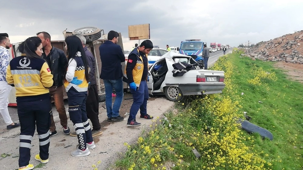 Yerinden Kopan Römork Faciaya Neden Oldu: 2 Ölü, 5 Yaralı