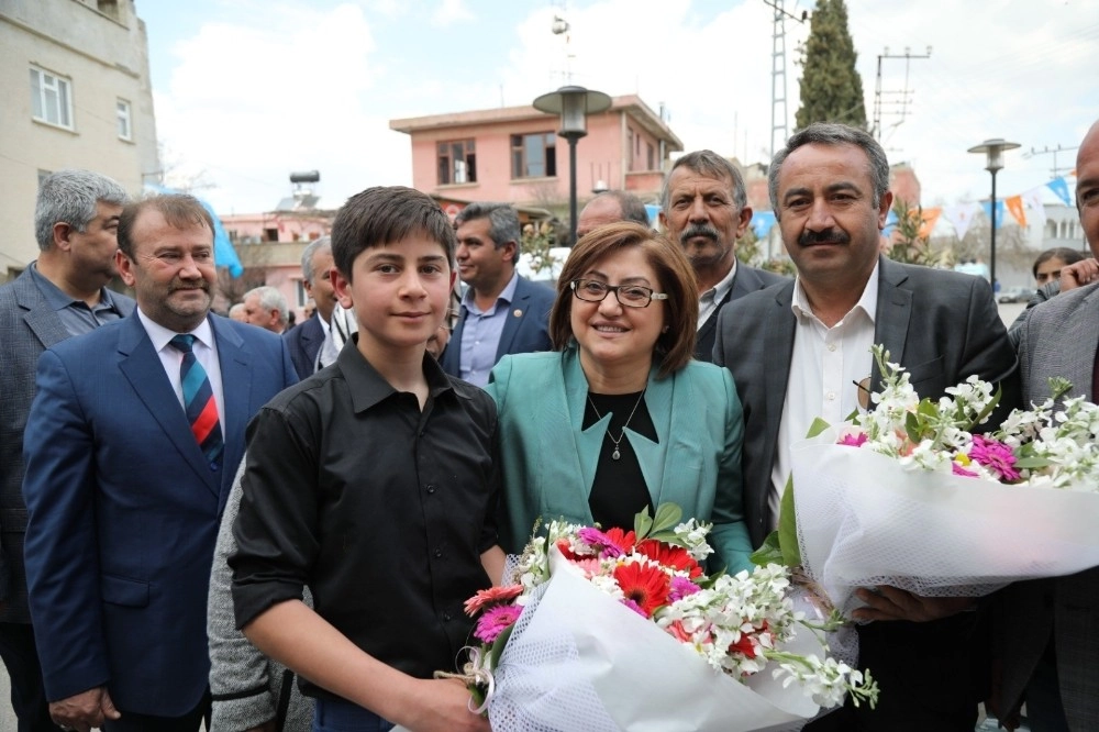 Fatma Şahin Kırsal Mahallere Çıkarma Yaptı