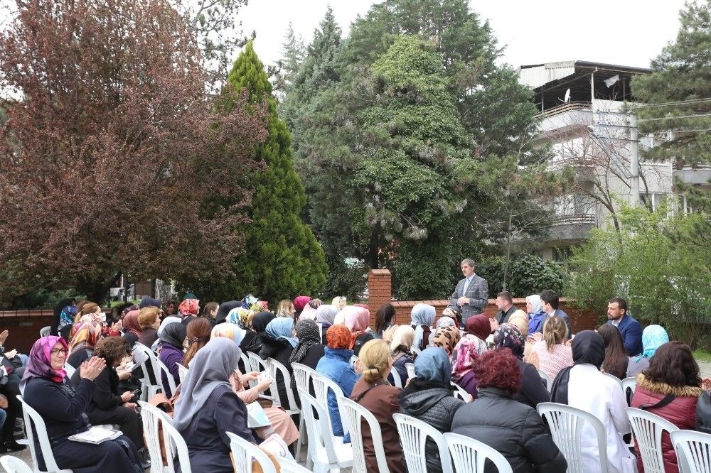 Serdivanda Her Toplantı Miting Gibi Geçiyor