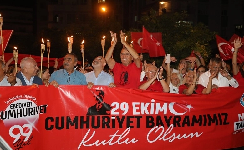 Mezitli’de Cumhuriyet coşkusu caddelere sığmadı