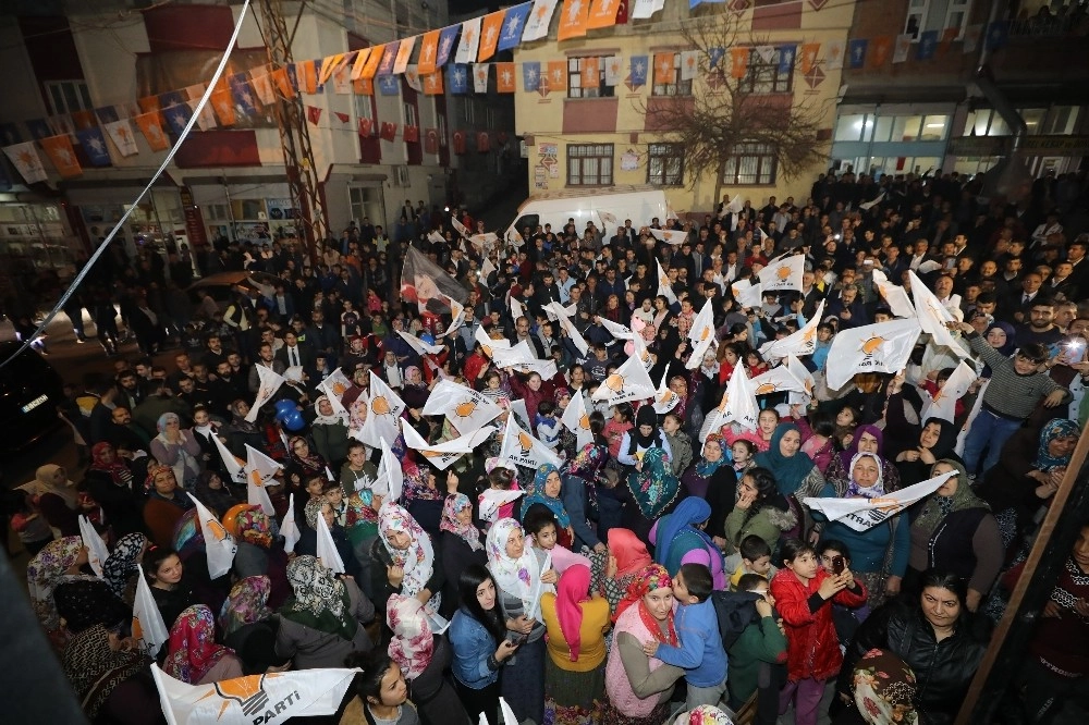 Fadıloğlunun Mahalle Ziyaretleri Miting Havasında Gerçekleşiyor