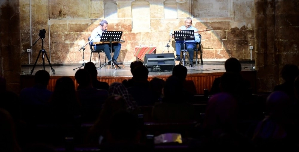 İki Mızrap Bir Ses Konseri Yoğun İlgi Gördü