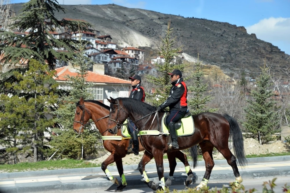 Beypazarına Atlı Polis Ekibi