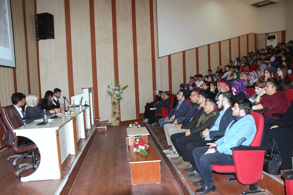 Mehmet Akifin Edebi Ve Dini Dünyası