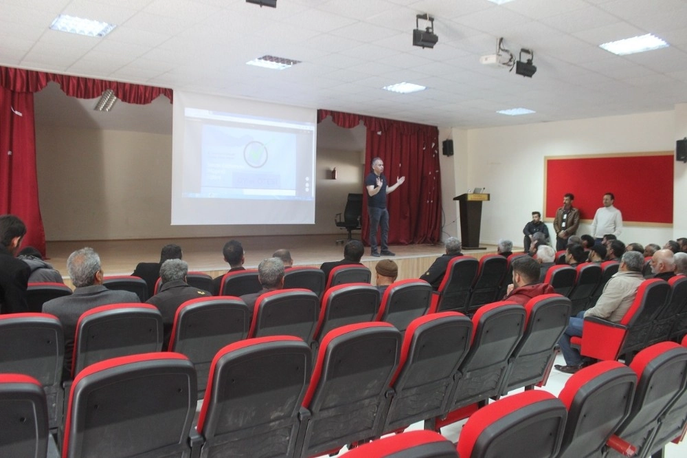 Yavuzelinde Sandık Başkanlarına Seçim Eğitim Semineri Verildi