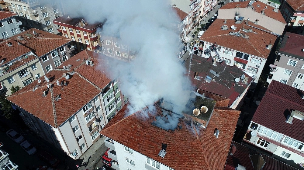 Güngörende 5 Katlı Apartmanda Çatı Yangını