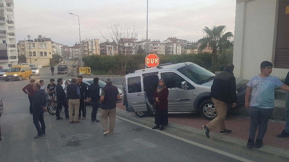 Kaza Yapan Araçtan İnip Bir Anda Bayıldı