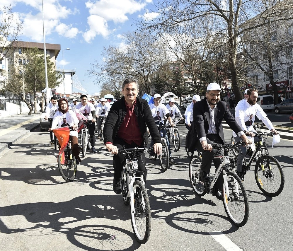 Mamak Başkan Adayı Köse Gençlerle Pedal Çevirdi