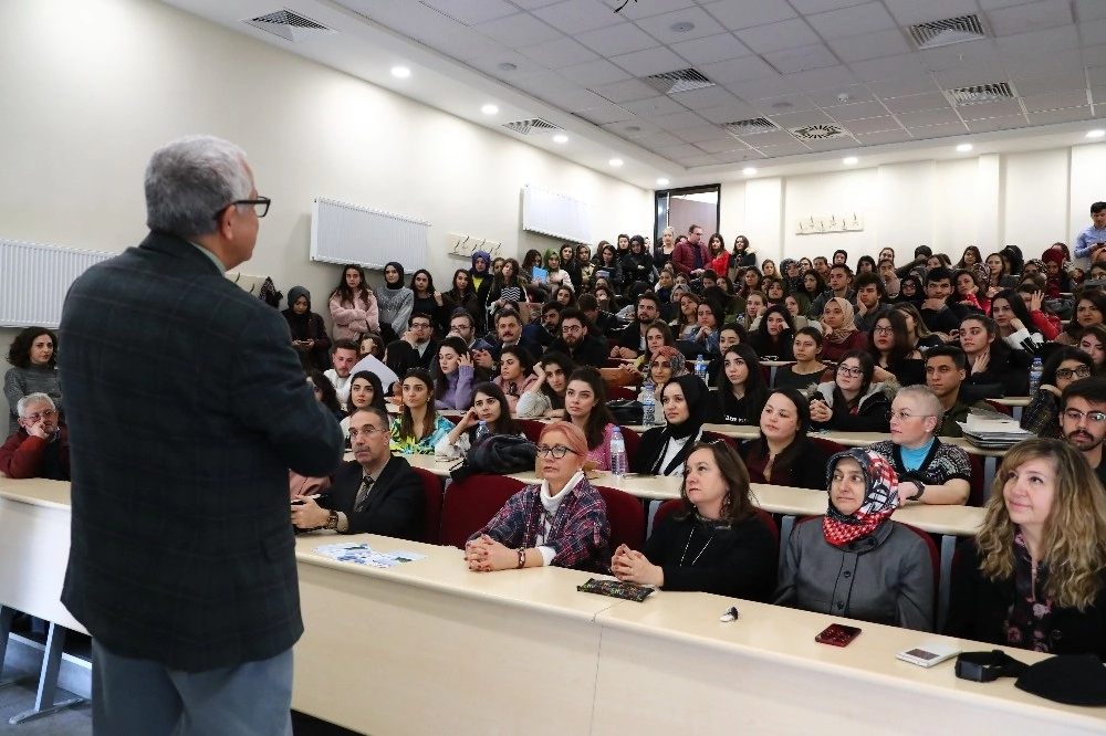 Öğrenciler Hocalarının Tecrübelerini Dinledi