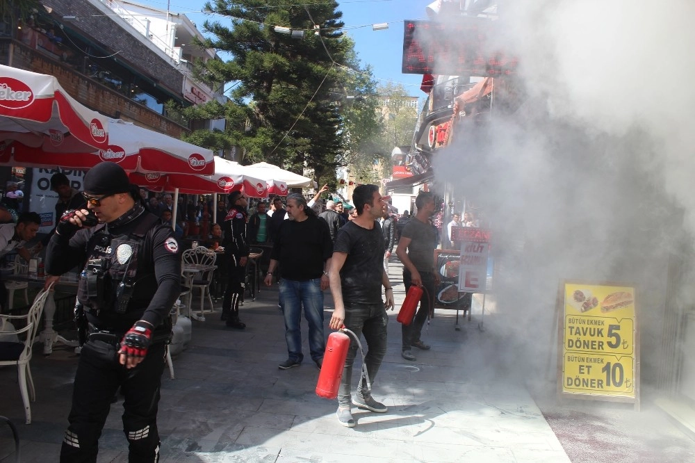 Kebap Restoranında Korkutan Baca Yangını