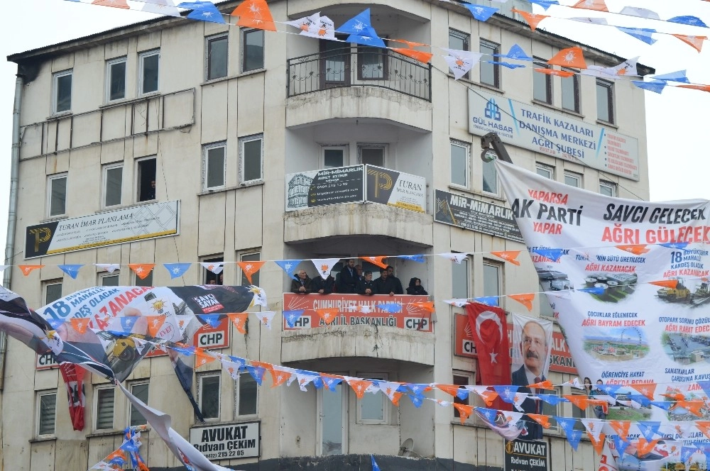 Chp Belediye Başkan Adayı Cumhurbaşkanı Erdoğanı Balkondan Takip Etti