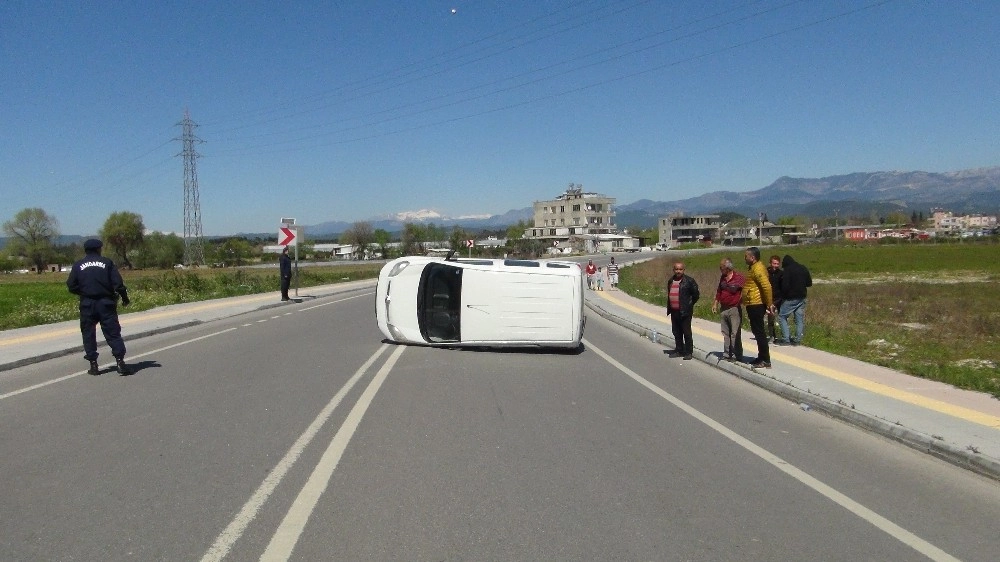 Şelale Yolunda 50 Metre Arayla İki Trafik Kazası: 2 Yaralı