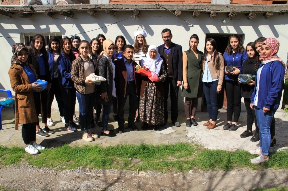 Bismildeki Öğrencilerden Yaşlılara Ziyaret