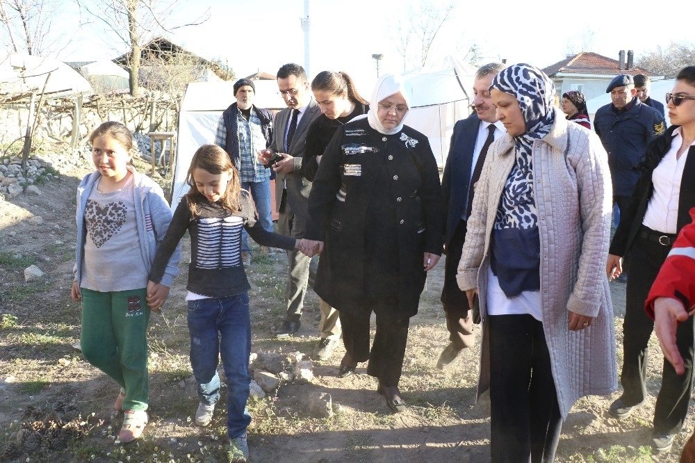 Bakan Selçuk Deprem Bölgesinde