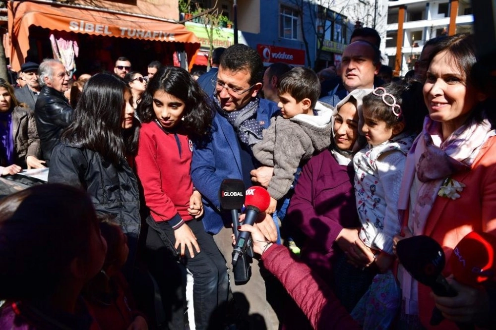 İmamoğlu İle Küçük Kız Arasında İlginç Miting Sohbeti