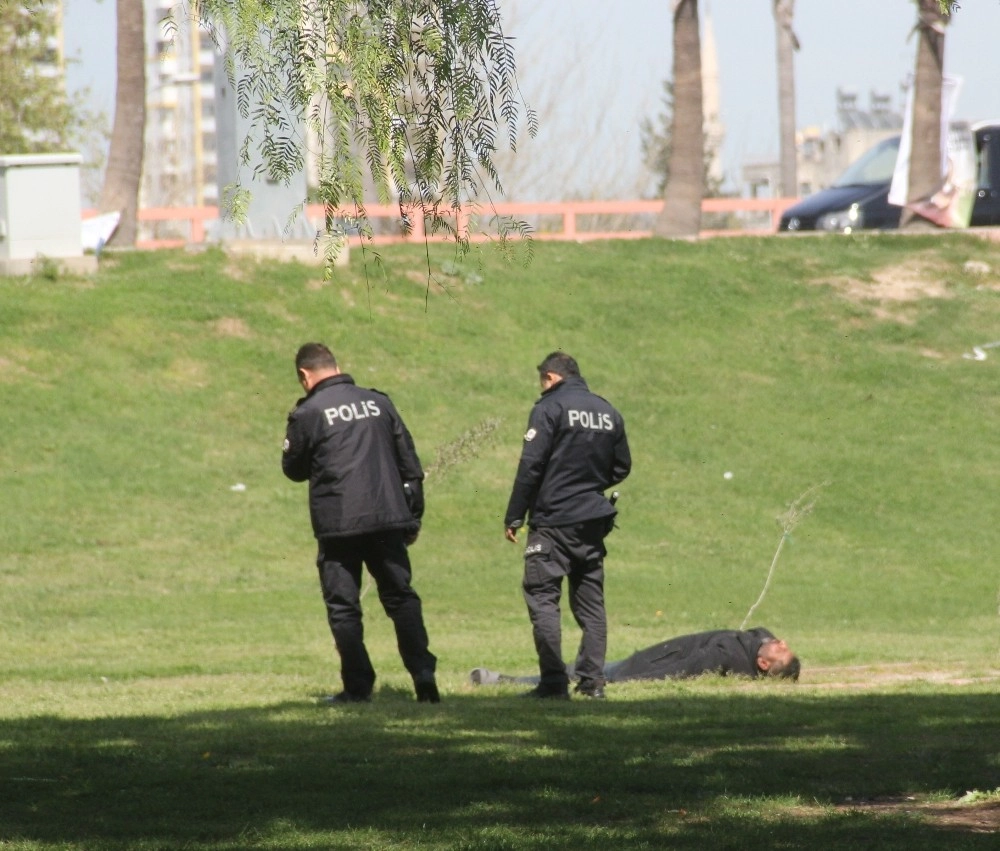 Polisin İnsan Nöbeti