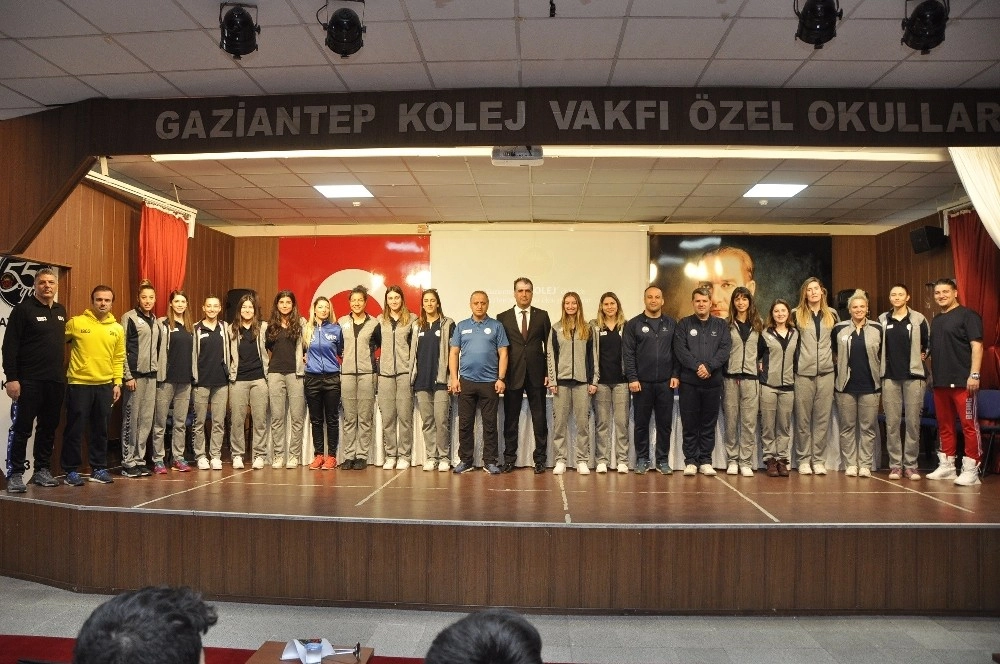 Gkvliler Merinosun Şampiyon Bayan Voleybol Takımını Ağırladı