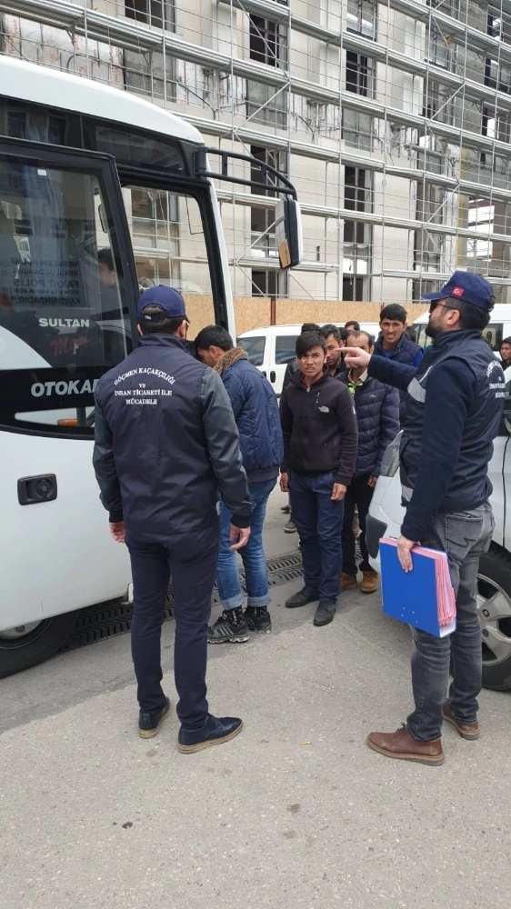 Göçmenlerin Kaçak Yolculuğu Ankarada Sona Erdi