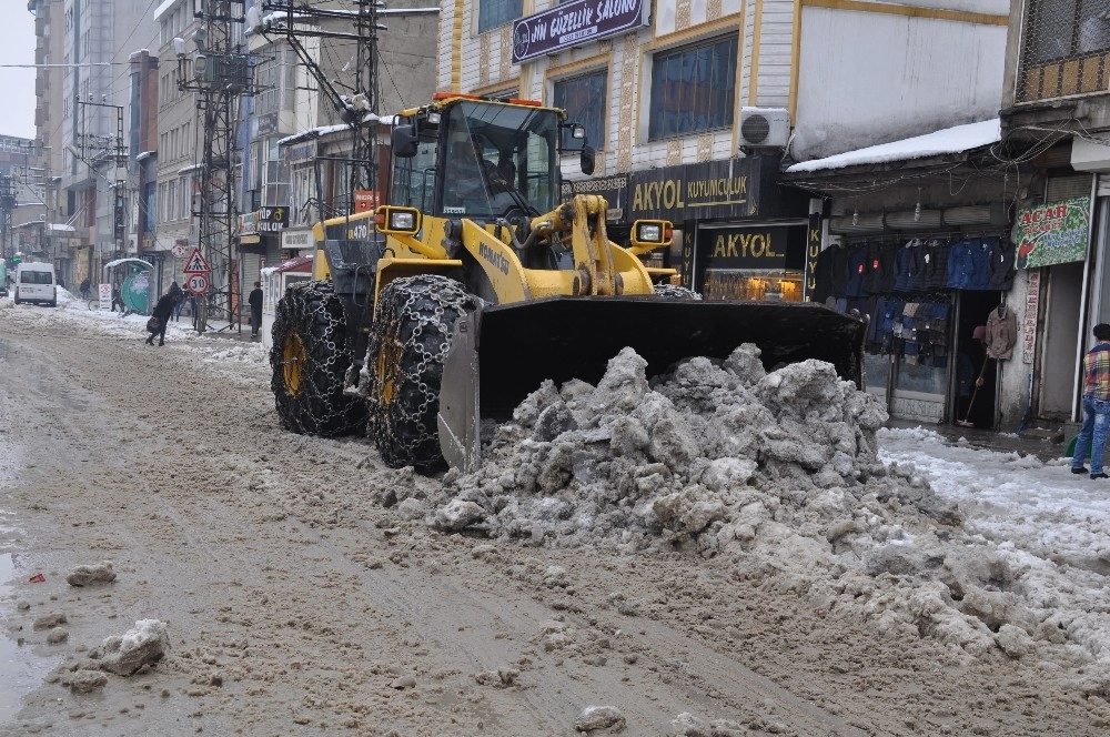 Yüksekovada Kar Temizleme Çalışması