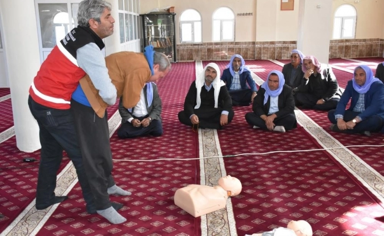 Şanlıurfa'da Cami cemaatine uygulamalı ilk yardım eğitimi