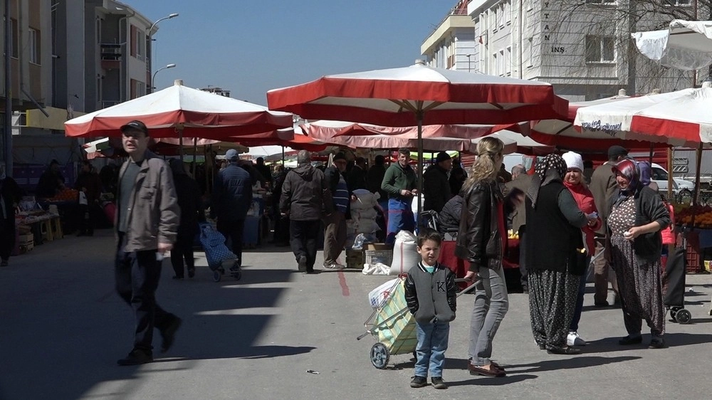 Vatandaş Ve Esnaf Yeni Pazar Yerinden Memnun