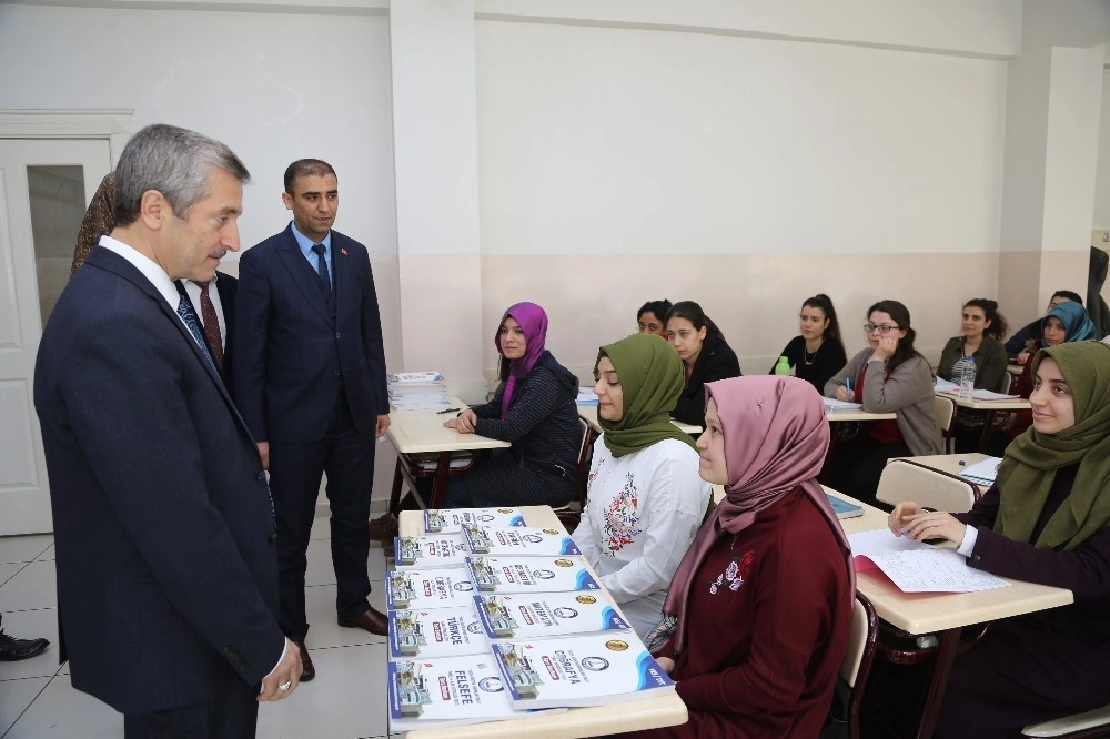 Şahinbeyden Öğrencilere Milyonlarca Kitap