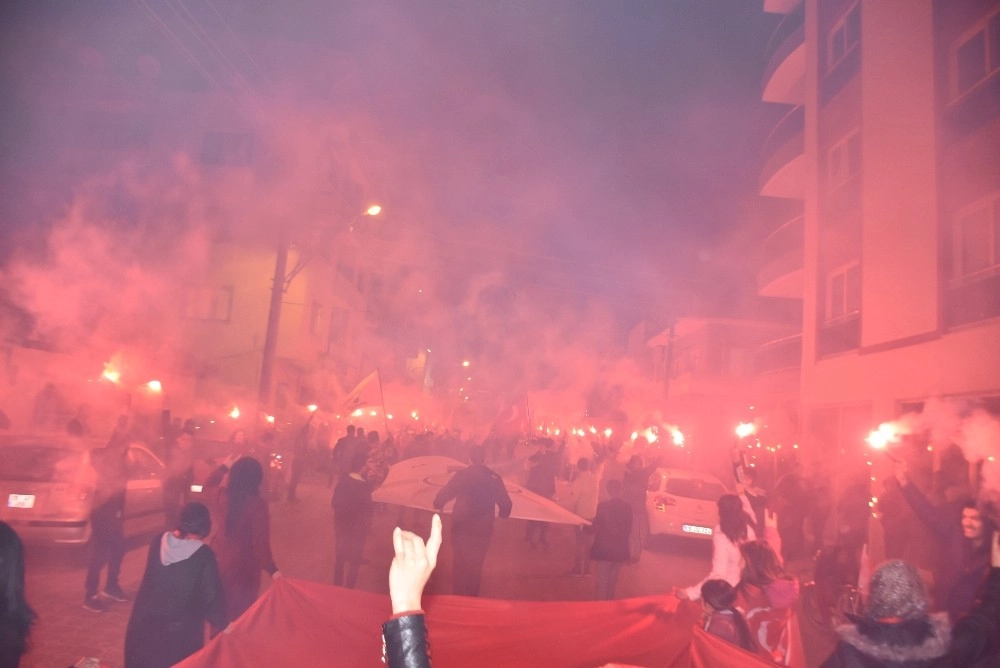 Romanlardan Gürşat Kaleye Destek