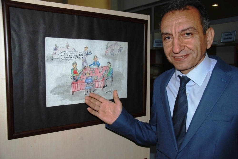 Kütüphane Müdürü Selim Arslan 28. Karikatür Sergisini Açtı