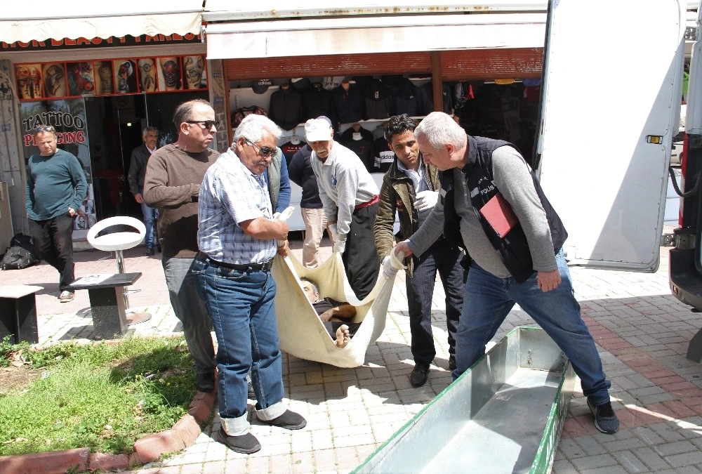 Alanyada Uyurken Kalp Krizi Geçiren Adam Hayatını Kaybetti