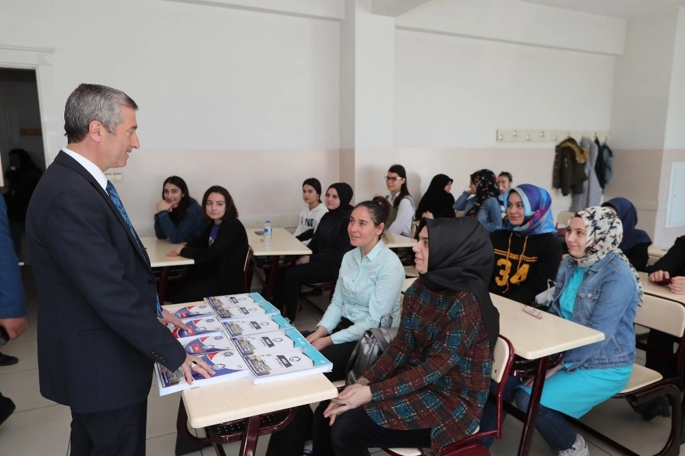 Şahinbeyden Öğrencilere Ücretsiz Kaynak Kitap