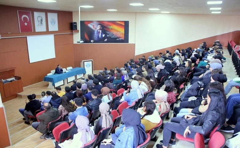 “İdealden Pratiğe Atatürk’ü Anmak ” Konferansı