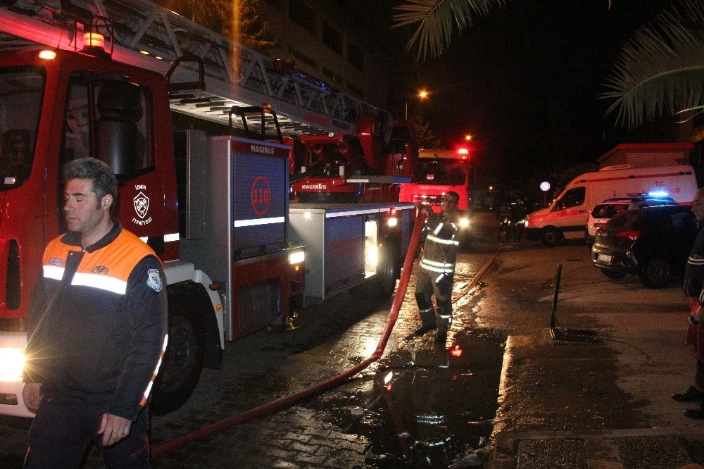 İzmirde Korkutan İş Yeri Yangını