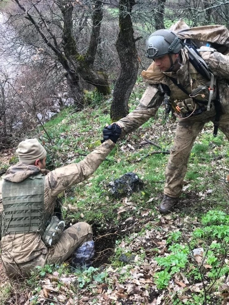 Mehmetçik Zorlu Kış Şartlarında Operasyona Devam Ediyor