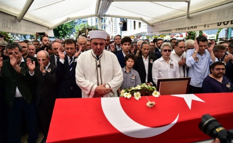 Sinemanın Usta oyuncu artist Cüneyt Arkın son yolculuğuna uğurlandı