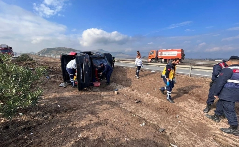 Minibüs yoldan çıktı: 1 ölü, 10 yaralı