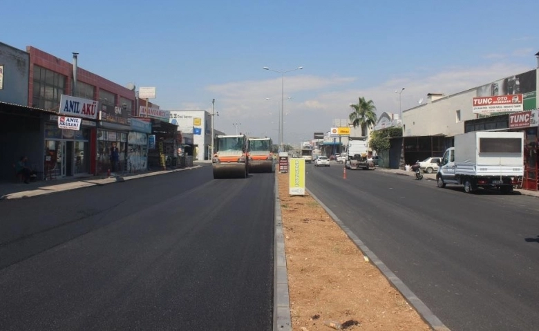 Mersin Büyükşehir  Belediyesinin yol yapım çalışmaları sürüyor