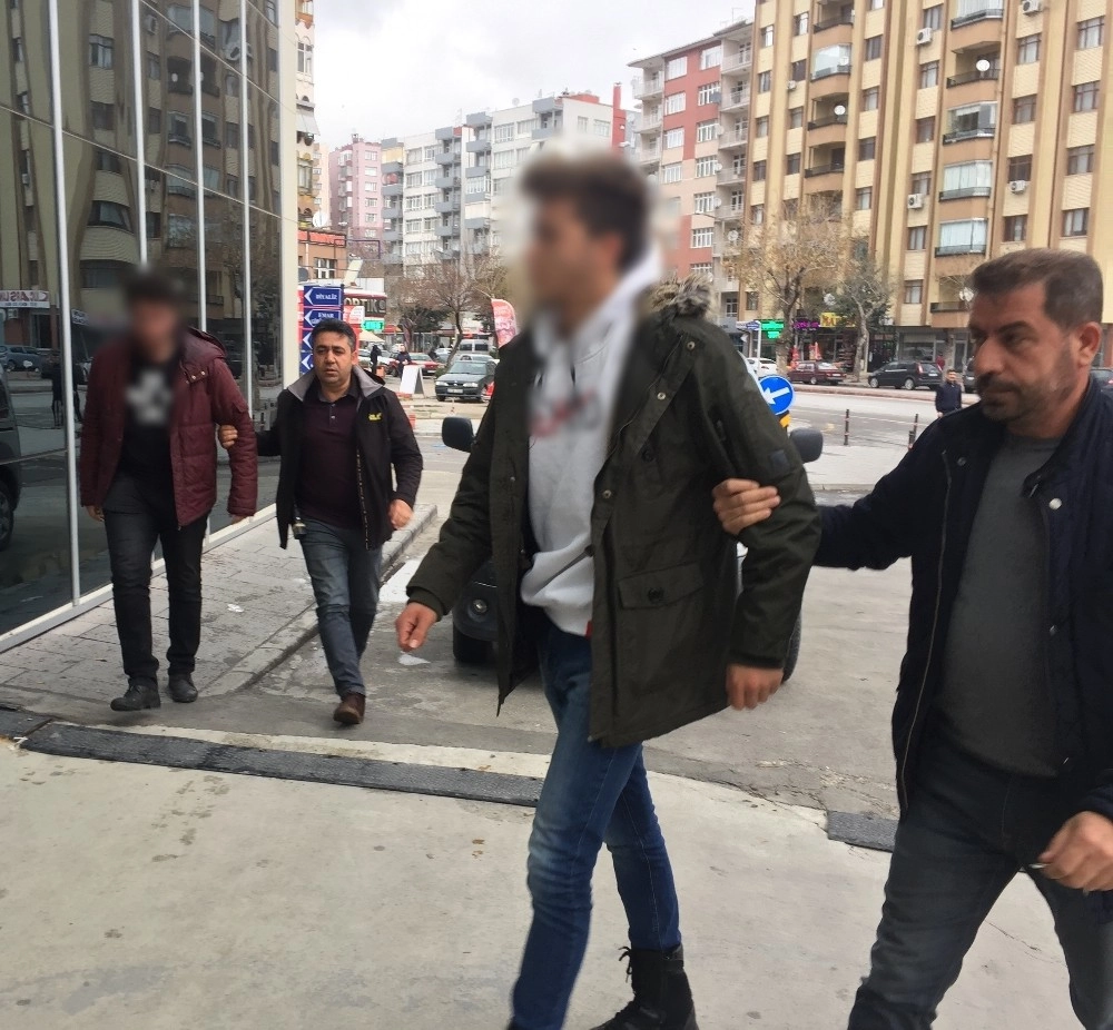 Başörtülü Öğrencilere Ve Cumhurbaşkanı Hakaret Eden 2 Şahıs Serbest Bırakıldı