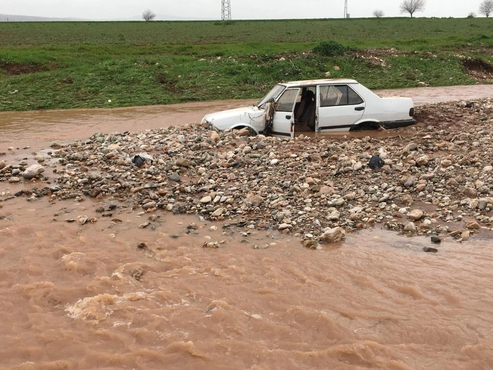 Gaziantepte 2 Kişi Sele Kapılarak Kayboldu