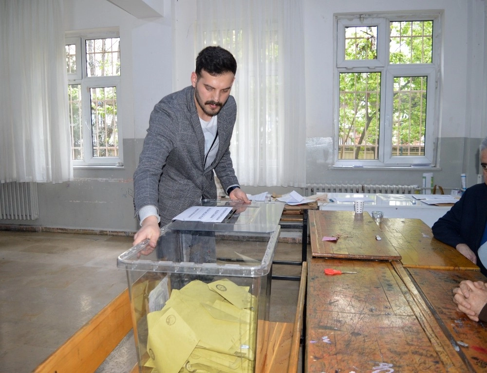 İstanbulda Oy Verme İşlemi Sona Erdi, Sayım Başladı