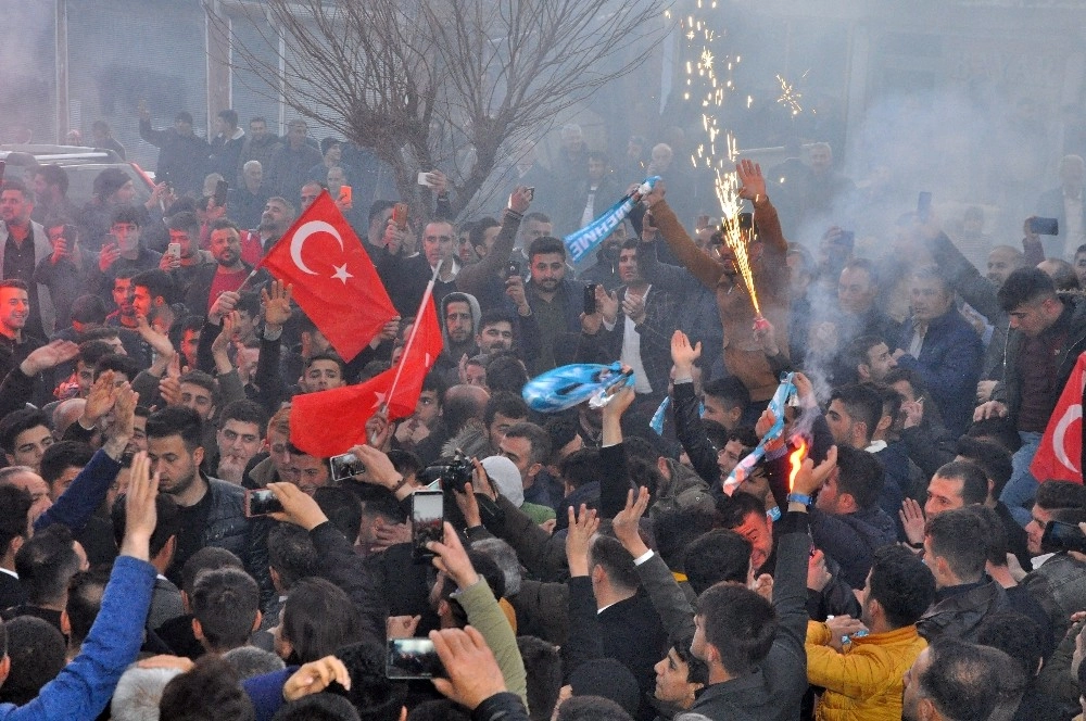 Ak Parti Şırnakta Kutlamalara Başladı