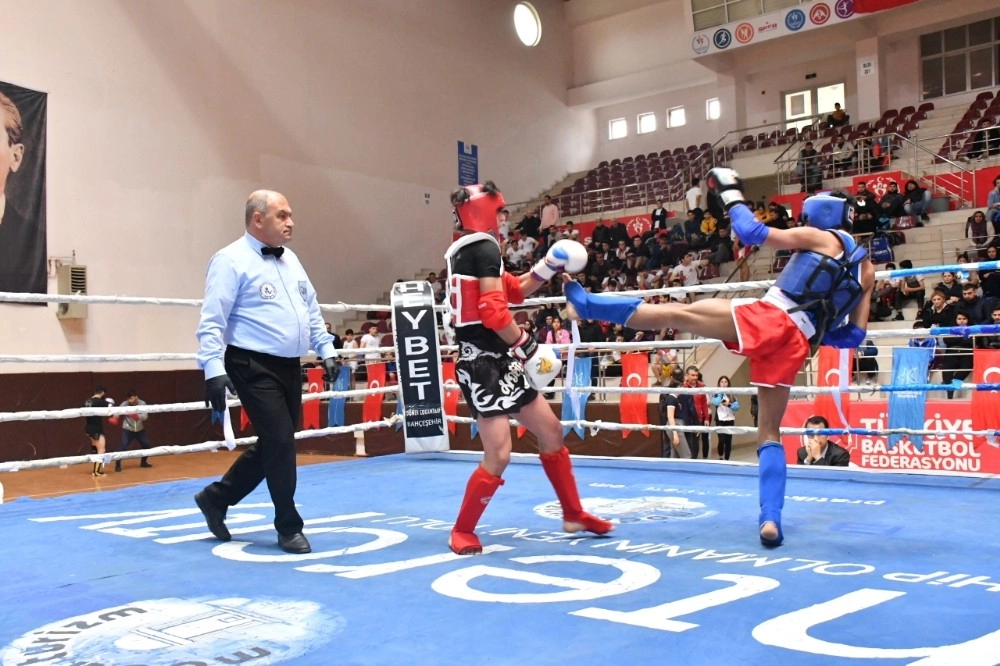 Kick Boks Turnuvasında Kıran Kırana Rekabet