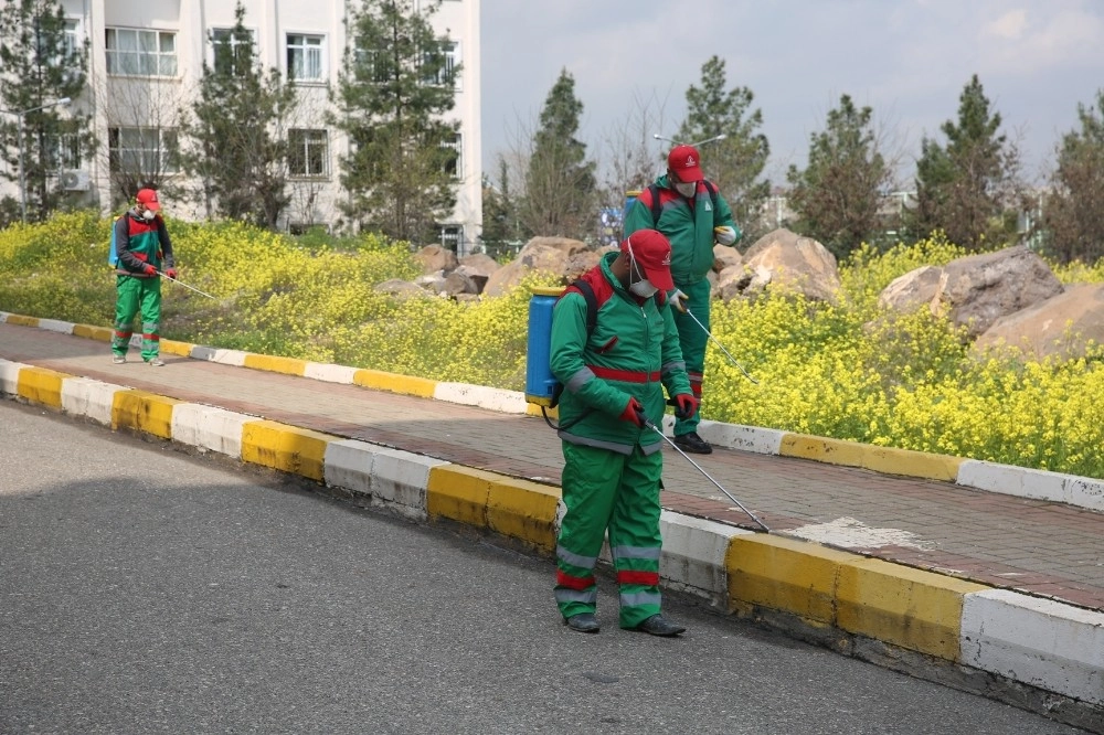 Karaköprüde Haşerelere Karşı İlaçlama Yapıldı