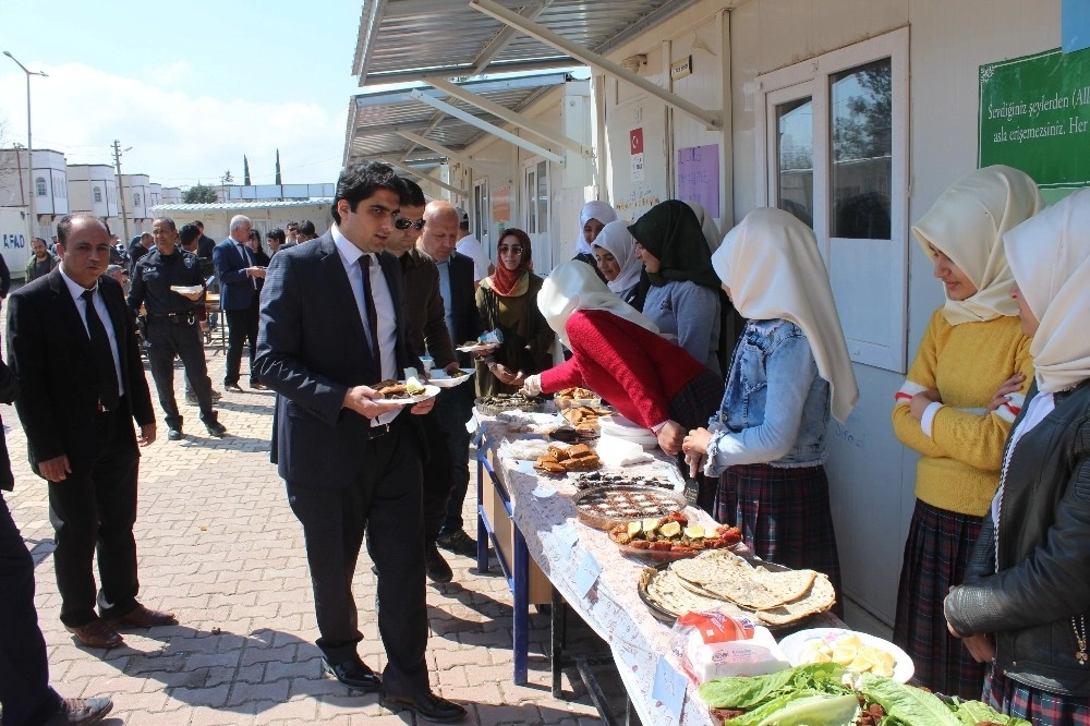 Depremzede Öğrenciler Yemenli Çocuklar İçin Kermes Düzenledi